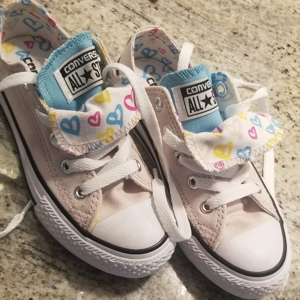 Like new adorable converse all stars